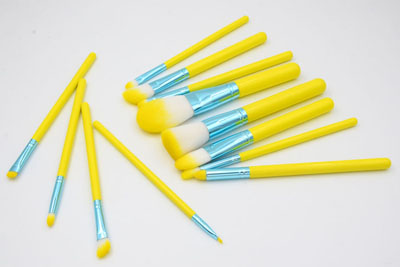 唇刷、眼線刷、眉刷的清洗技巧