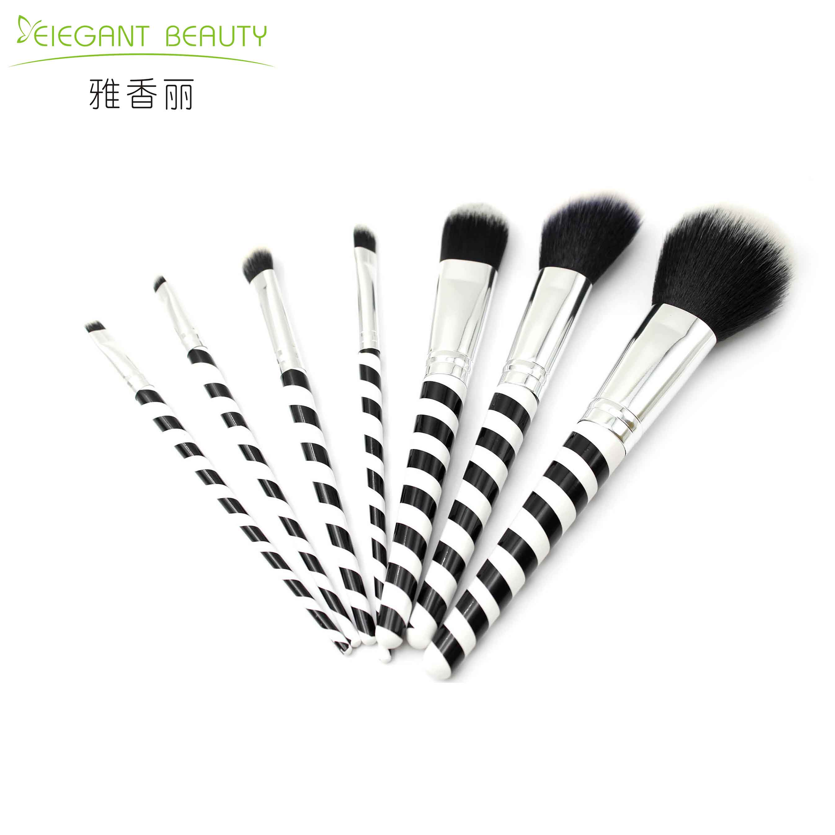 清理化妝刷上彩妝殘留的正確方法，你知道嗎？