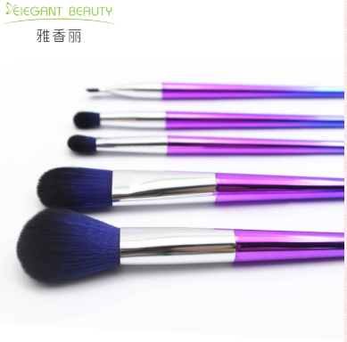 如何使用成套化妝刷?