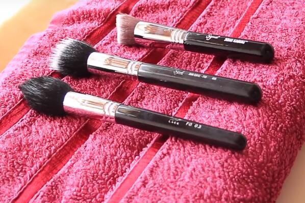 專業化妝刷和普通化妝刷哪個更省錢？