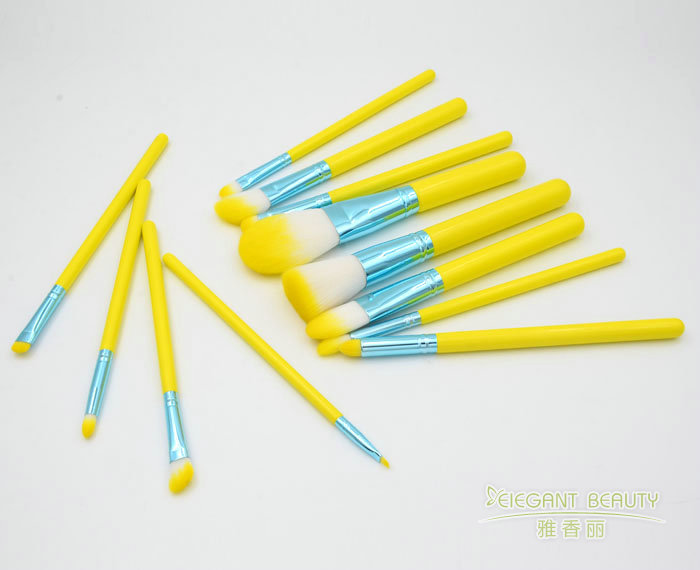 化妝刷套裝的刷毛硬度如何影響化妝效果？