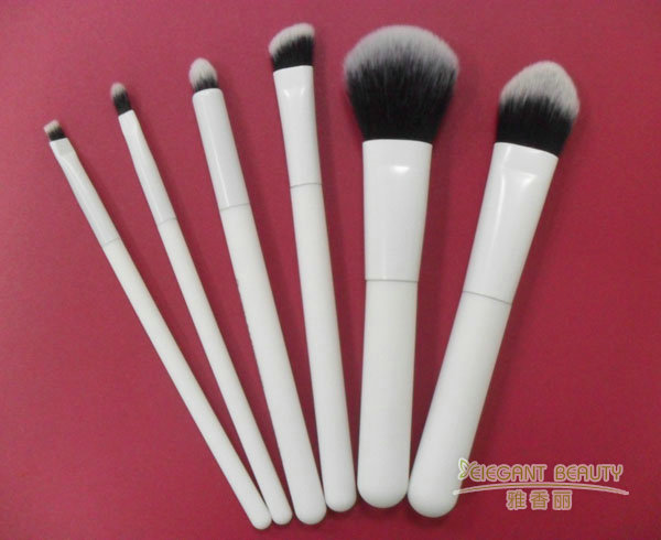 化妝刷套裝是否適合所有膚質和妝容類型？